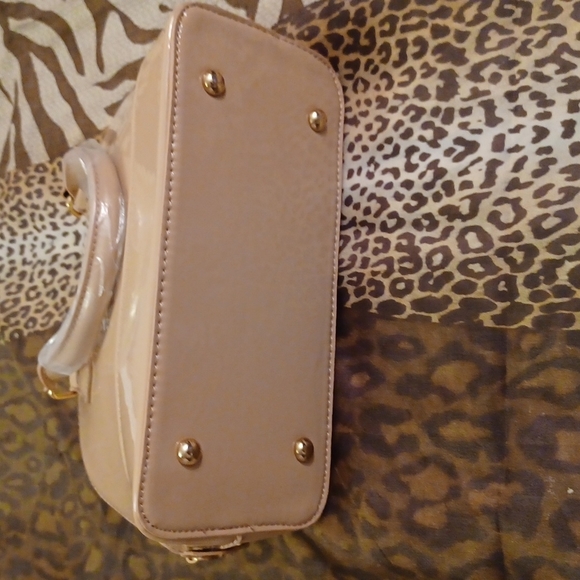 COPY - COPY - Tan purse with gold tone accents - Picture 2 of 5